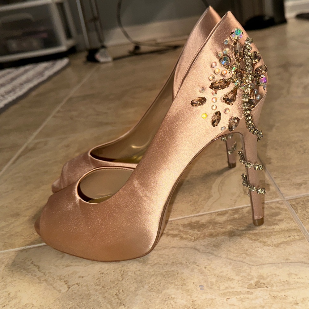 Antonio Melani Size 8M Satin Embellished Heels - EXCELLENT CONDITION